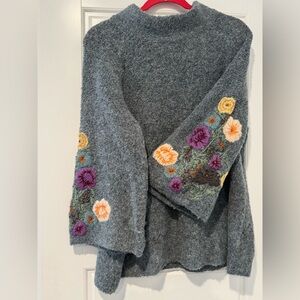 Anthropologie Elegant Gray Women's Sweater with Floral Embroidery